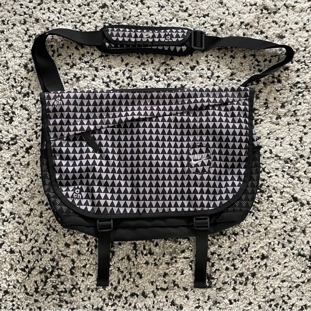 Nike Messenger Bag